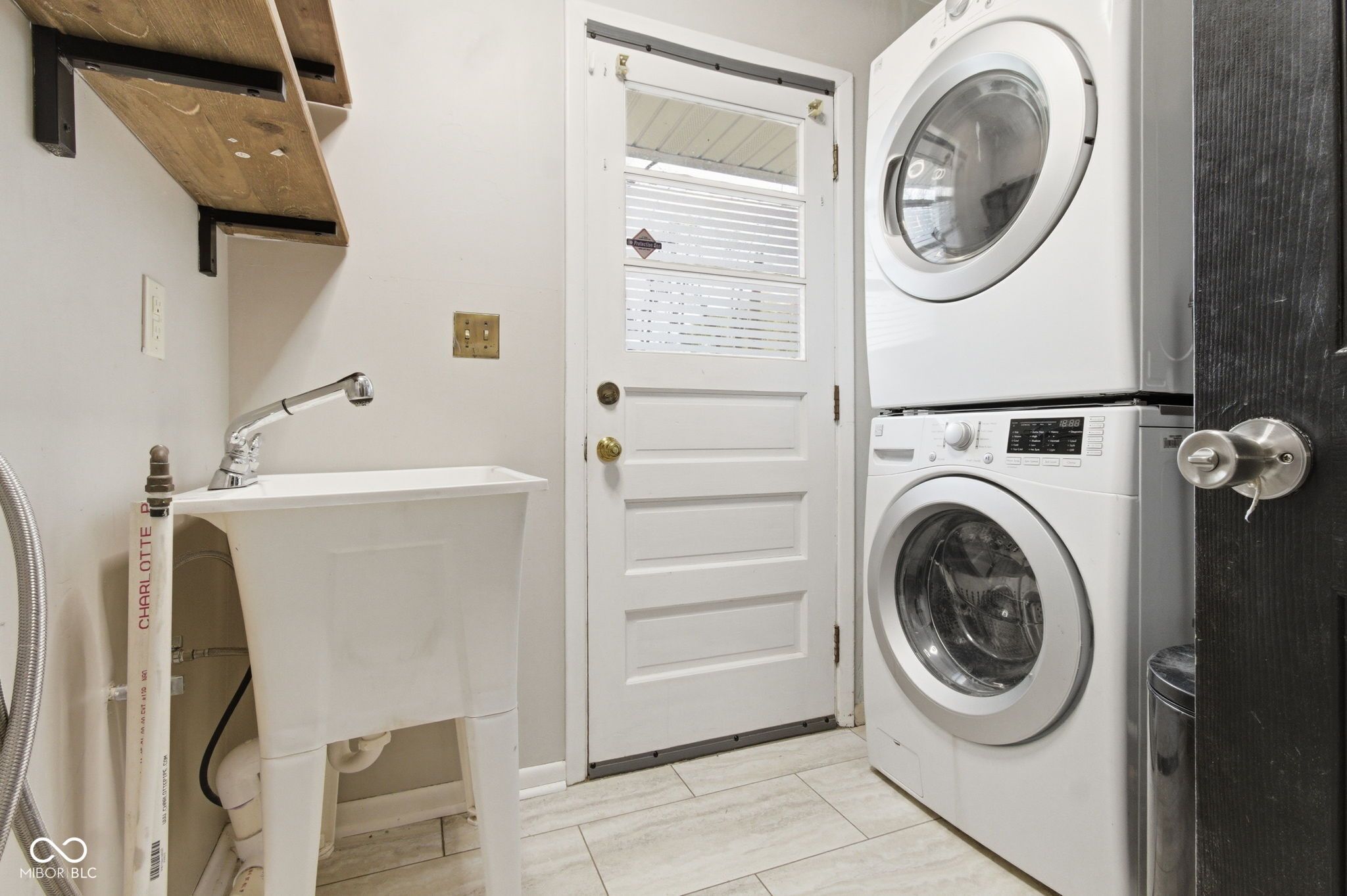 Image of 925 Shellbark Road