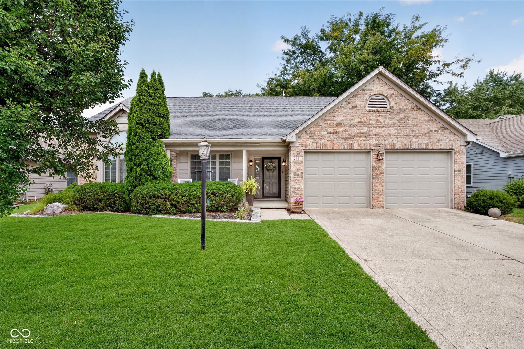 762 Woodview North Drive 762 Woodview North Drive